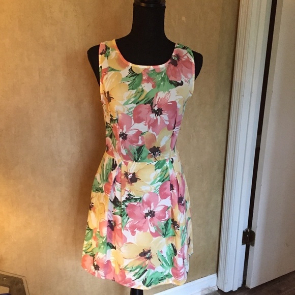 LUXE Floral Dress - Picture 1 of 6